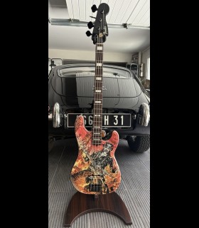 Basse Fender "Vampire Hellriser" Olivier Ledroit et Georges Douna