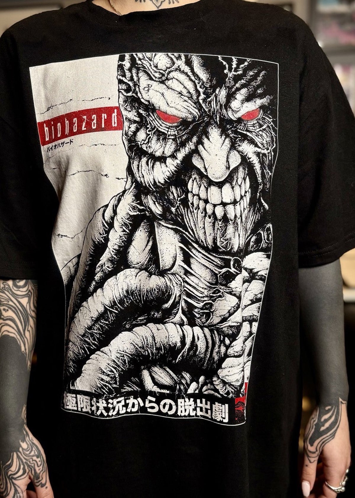 T-shirt Biohazard Tyran — Sinpiggyhead